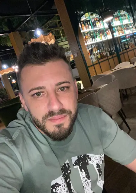 Catalin из Рымнику-вылчи, мне 33, познакомлюсь для постоянных отношений