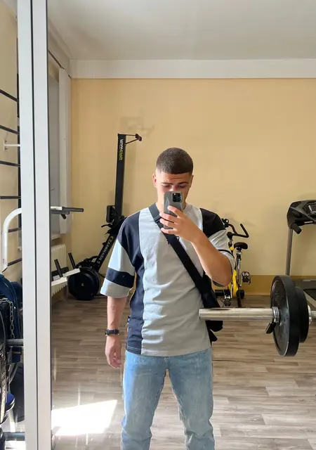 Я Влад, 18, знакомлюсь для приятного времяпровождения в Киеве