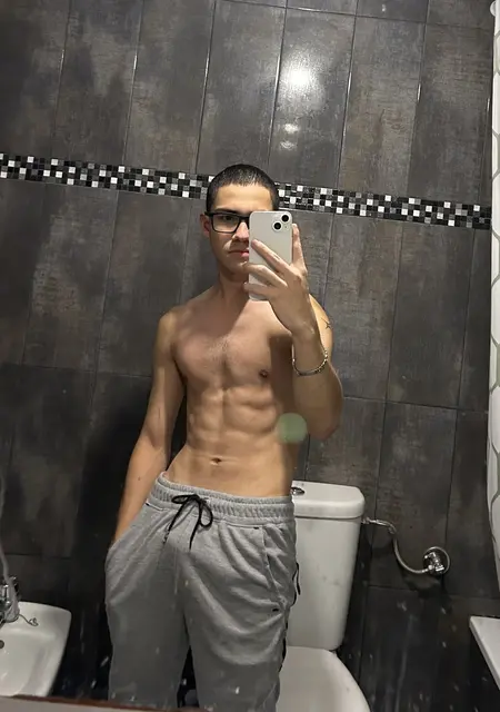 Soy Cristopher, 20 años de Santander, busco conocer gente para pasatiempo agradable