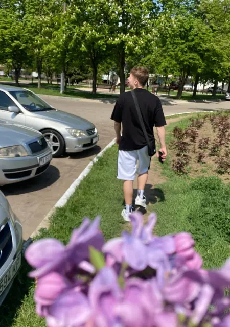 Я Костик, 19, из Тирасполя, ищу знакомства без обязательств