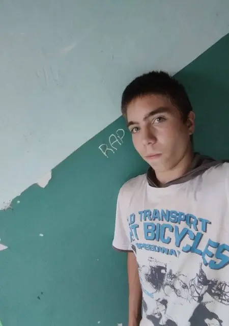 Я Николай, 19, из Харькова, ищу знакомство для постоянных отношений