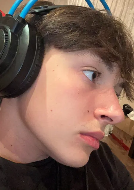 Я Максим, 18, из Винницы, ищу знакомства без обязательств