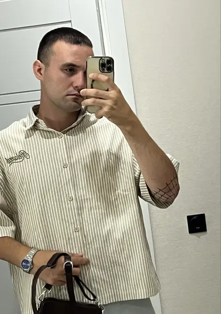 Soy Kostya, 23 años de Valladolid, busco conocer gente para relación a largo plazo