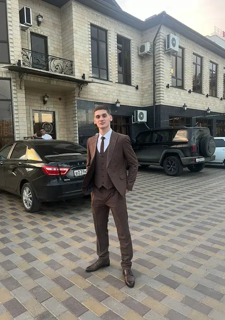 Alim из Дубая, мне 21, познакомлюсь для приятного времяпровождения