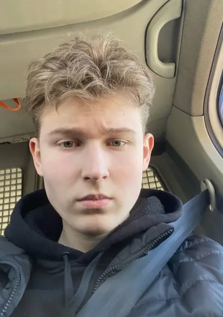 Я Рома, 19 років, знайомлюсь без зобов'язань у Києві