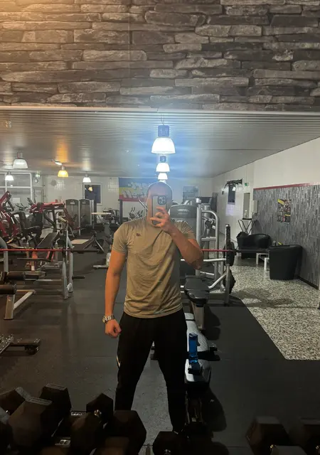 Я Славик, 20, из Франкенберг, ищу знакомства без обязательств