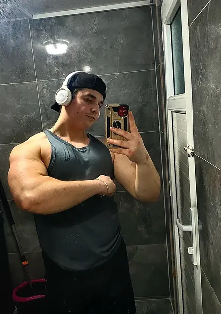 Mehmet из Эдессущих, мне 25, познакомлюсь на одну ночь