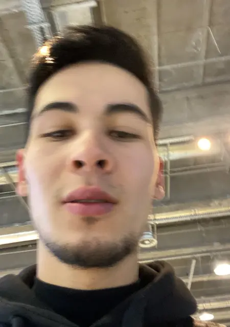 Я Баха, 20, знакомлюсь на одну ночь в Алматы