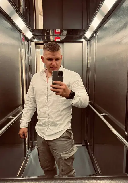 Артём з Луганська, шукаю на сайті знайомства на одну ніч