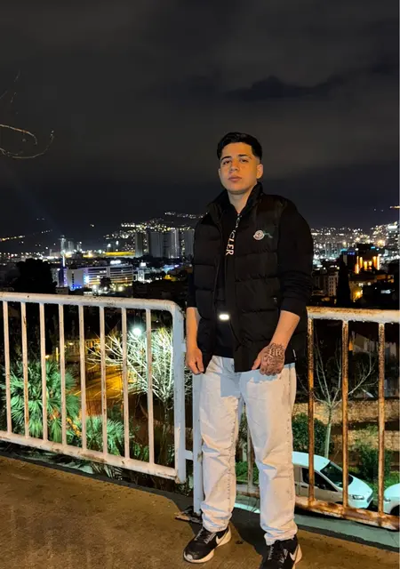 Я Ahmet, 18, знакомлюсь на одну ночь в Измире