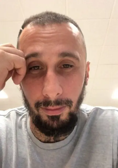 Kevin из Парижа, мне 34, познакомлюсь