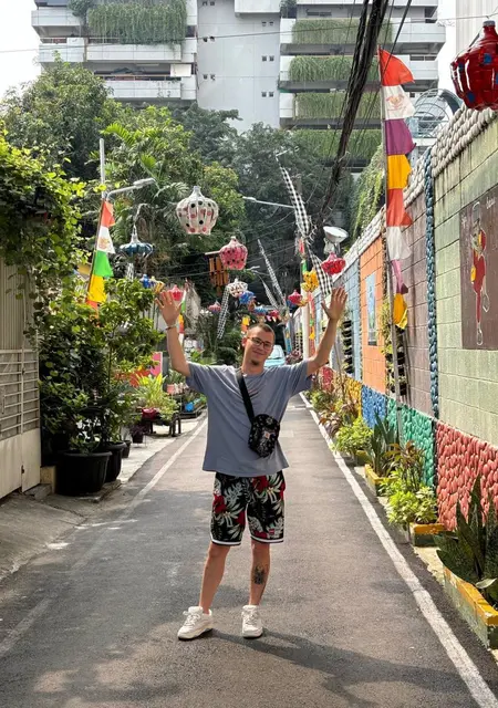 Я Артур, 21, из Бангкока, ищу знакомство для общения