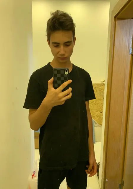 Никита из Софии, мне 19, познакомлюсь для приятного времяпровождения