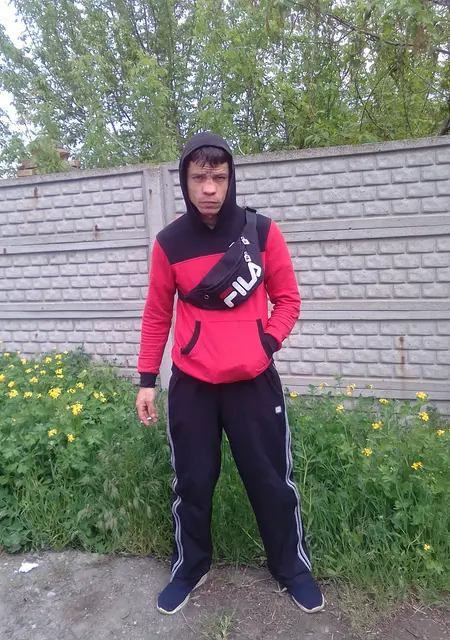 Дима з Донецька, шукаю на сайті знайомства без зобов'язань