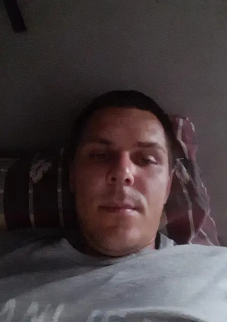 Я Антон, 29, из Барановичей, ищу знакомство для вирта