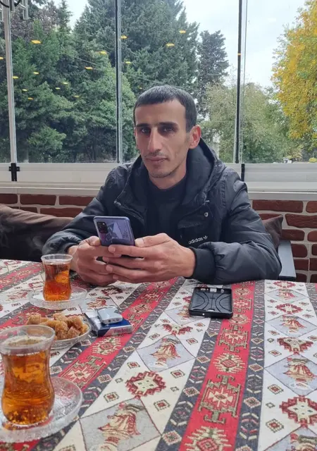 Рома из Баку, мне 42, познакомлюсь без обязательств