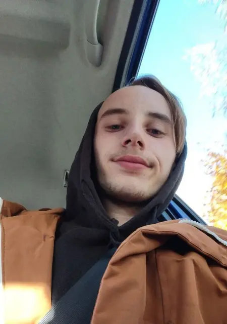 Patryk из Варшавы, мне 19, познакомлюсь