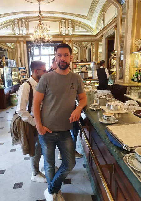 Aleksandar из Амстердама, ищу на сайте знакомства без обязательств