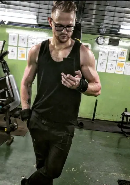 Я Игорь, 28 років, знайомлюсь для спілкування у Бердянську