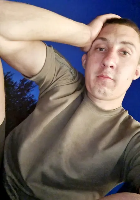 I'm Sasha, 25 from London, seeking connections for friendship