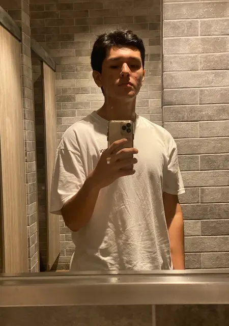 Alejandro из Сантьяго, мне 21, познакомлюсь на одну ночь