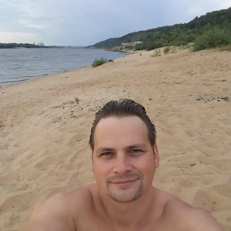 Я Макс, 34, из Нижнего Новгорода, ищу знакомство для приятного времяпровождения