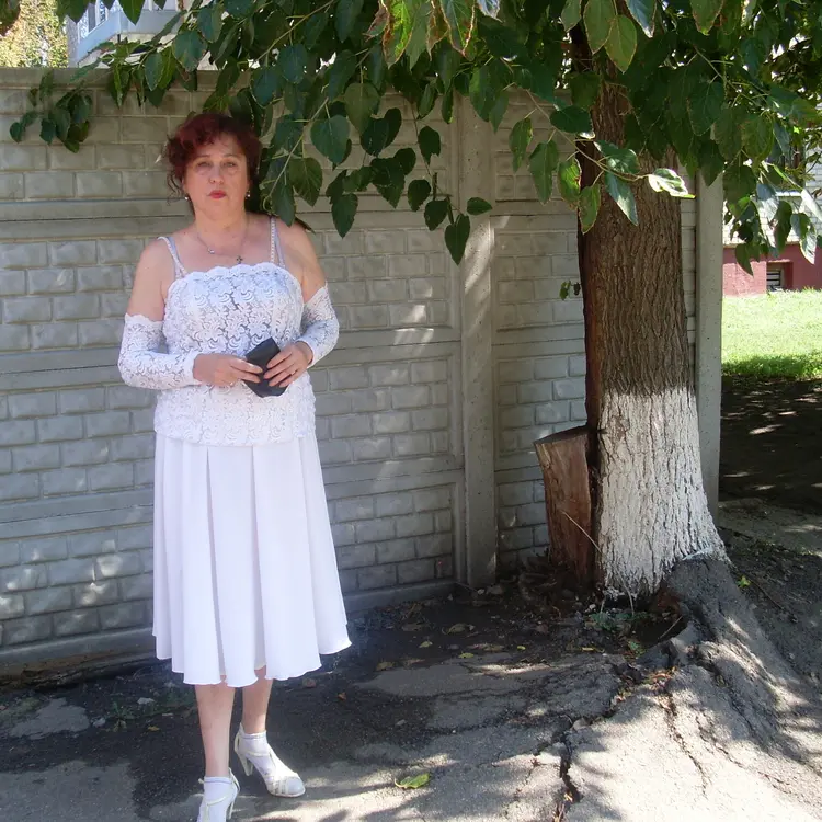 Я Аня, 48, знакомлюсь для постоянных отношений в Луганске