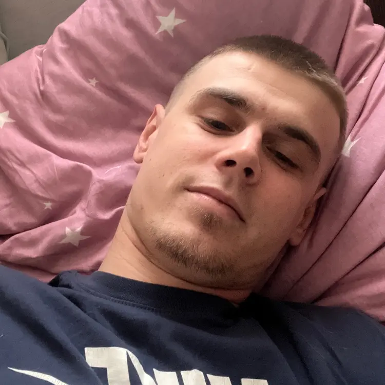 Максим из Донецка, мне 28, познакомлюсь для регулярного секса