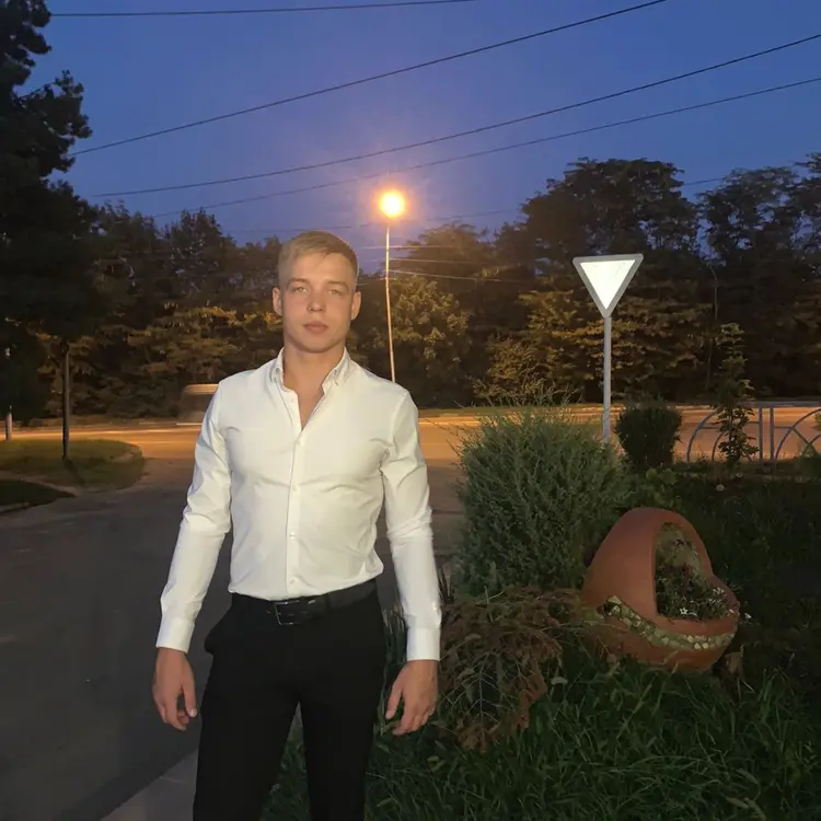 Я Максим, 26, знакомлюсь для приятного времяпровождения в Ростове-на-Дону