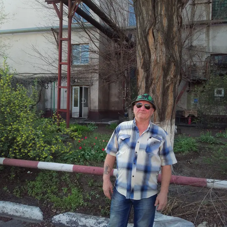 Я Николай, 57, из Краснодара, ищу знакомство для секса на одну ночь