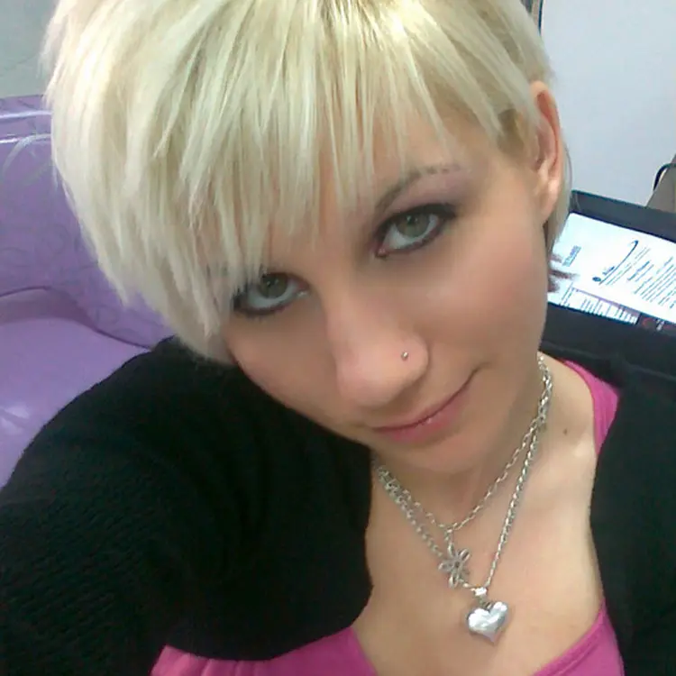 Олеся из Новогуровского, мне 23, познакомлюсь для виртуального секса