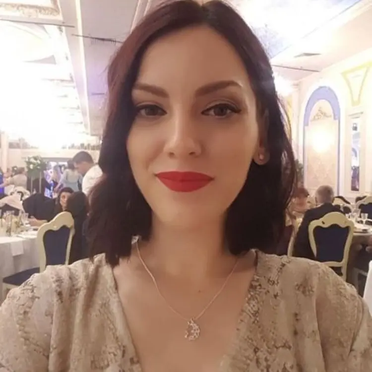 Alina из Бухарест, мне 32, познакомлюсь