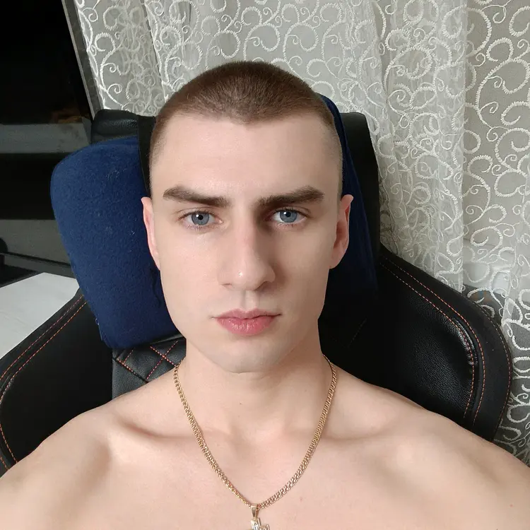 Я Евгений, 24, знакомлюсь для секса на одну ночь в Новополоцке