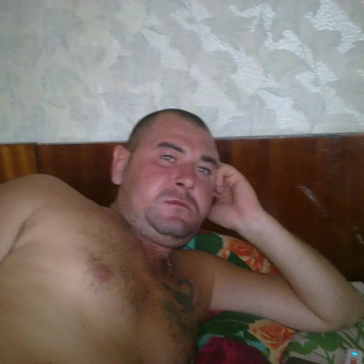 Sergei из Гулькевичей, мне 42, познакомлюсь для секса на одну ночь