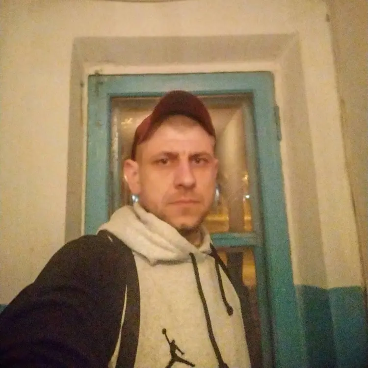 Я Дмитрий, 36, из Новомосковска, ищу знакомство для секса на одну ночь
