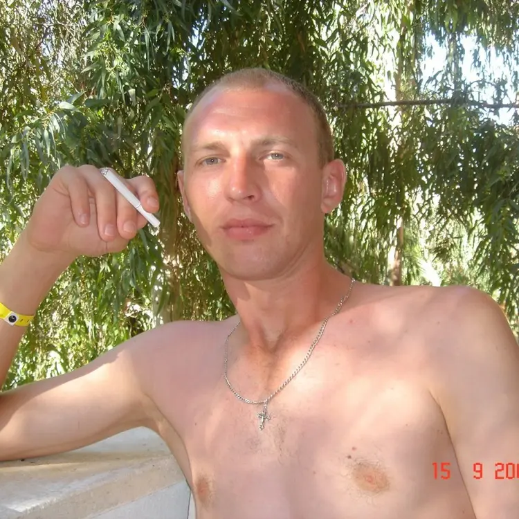 Алексей из Троицка, мне 43, познакомлюсь для секса на одну ночь
