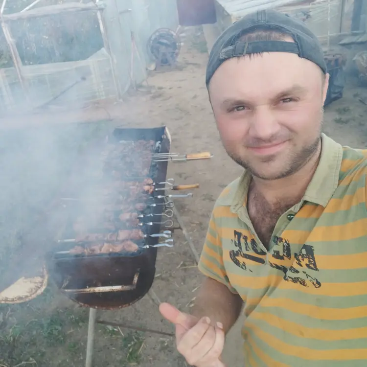 Я Олег, 27, знакомлюсь для регулярного секса в Измаиле