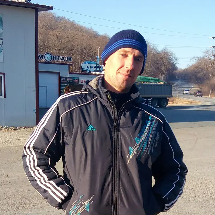 Я Максим, 40, знакомлюсь для общения в Спасске-Дальнем
