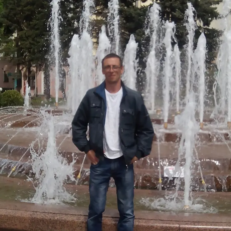 Я Саша, 44, из Ужгорода, ищу знакомство для постоянных отношений