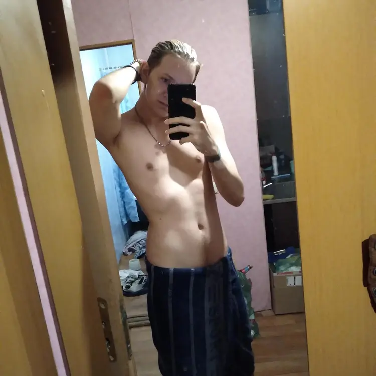Я Вова, 24, из Воронежа, ищу знакомство для секса на одну ночь