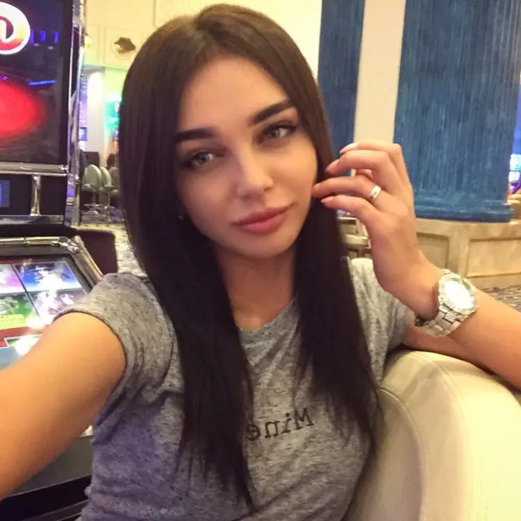 Я Тина, 25, из Москвы, ищу знакомство для секса на одну ночь