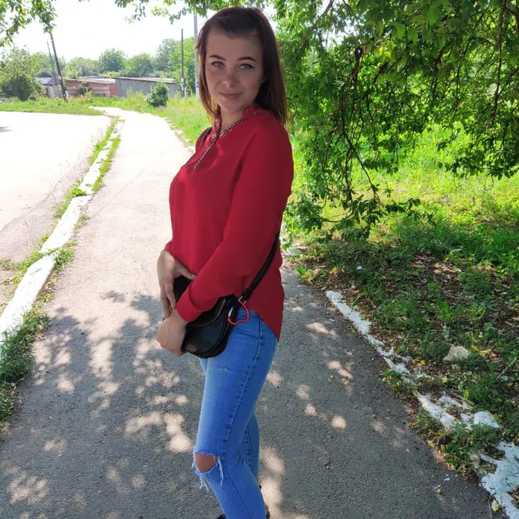 Я Нина, 23, из Одессы, ищу знакомство для приятного времяпровождения