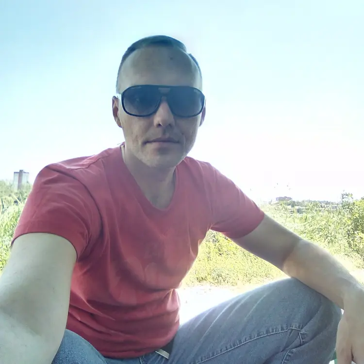 Я Александр, 39, знакомлюсь для приятного времяпровождения в Донецке