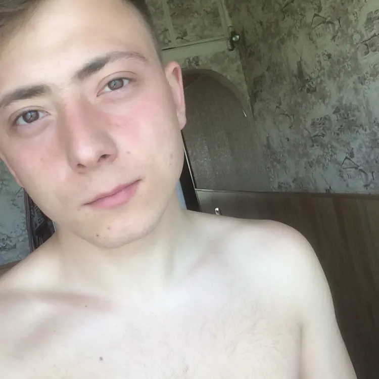 Я Роман, 23, знакомлюсь для регулярного секса в Макеевке