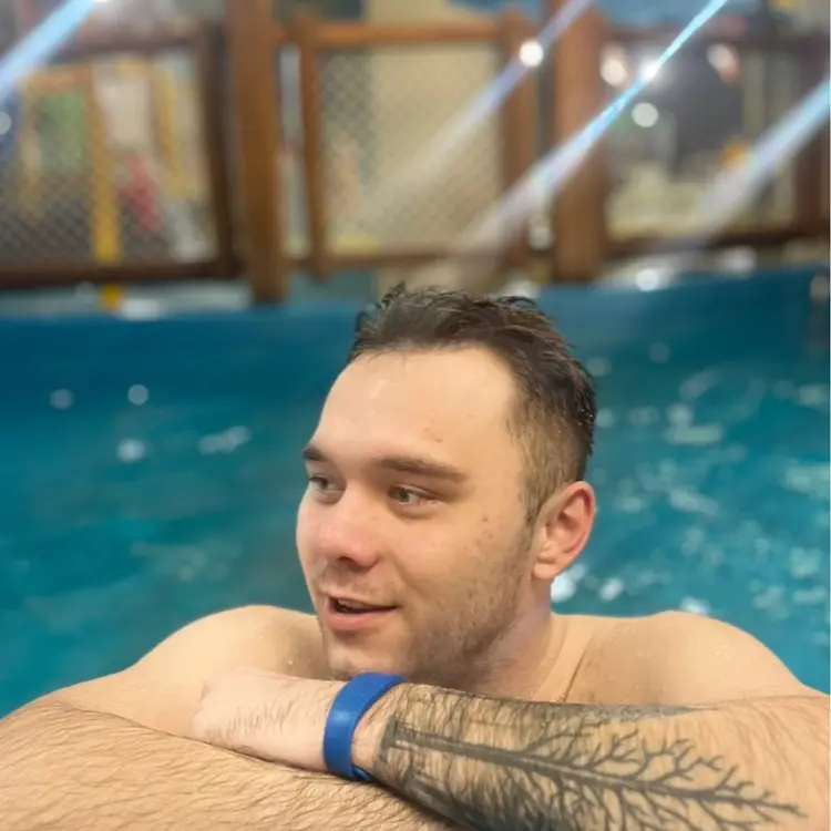Я Денис, 24, знакомлюсь для регулярного секса в Казани