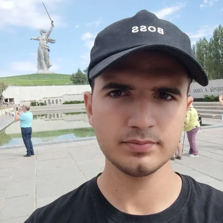Влад из Донецка, мне 21, познакомлюсь для виртуального секса