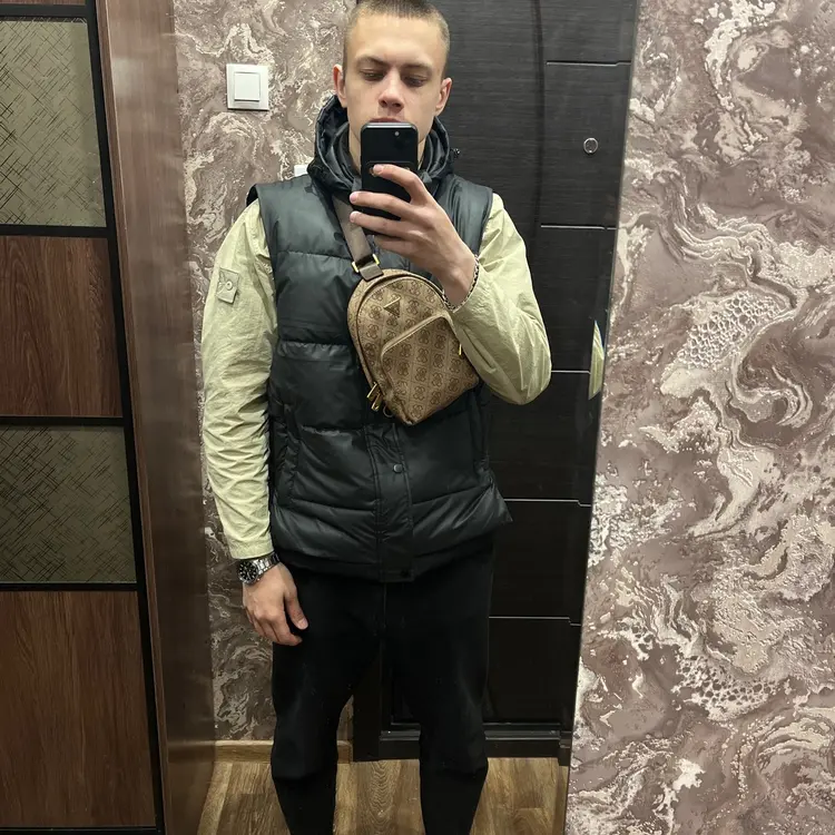Я Александр, 23, из Новосибирска, ищу знакомство для регулярного секса