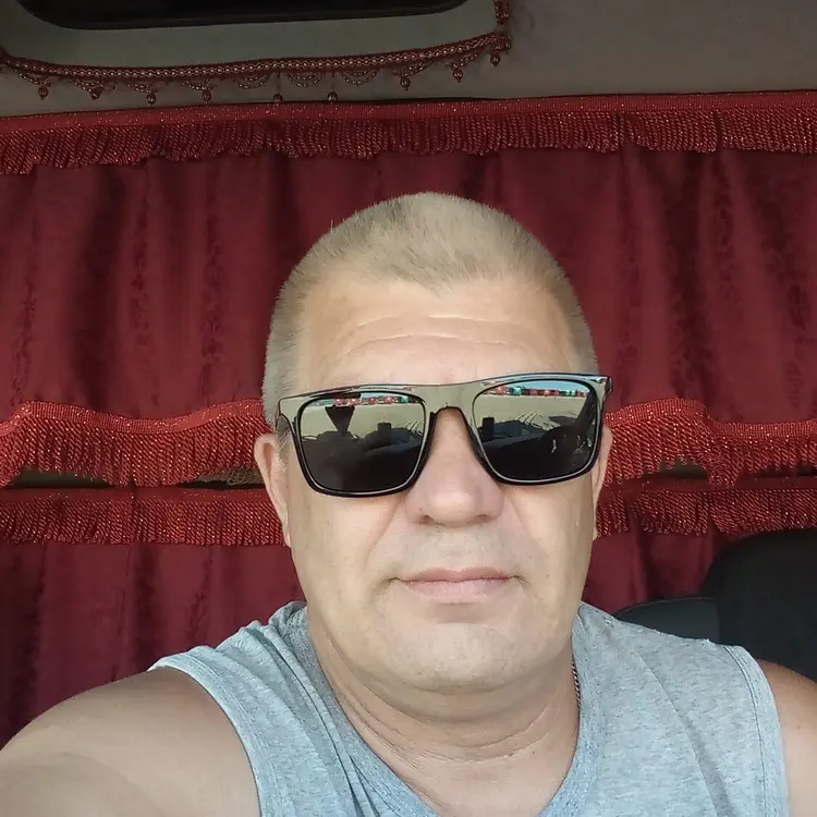Я Андрей, 55, из Екатеринбурга, ищу знакомство для секса на одну ночь