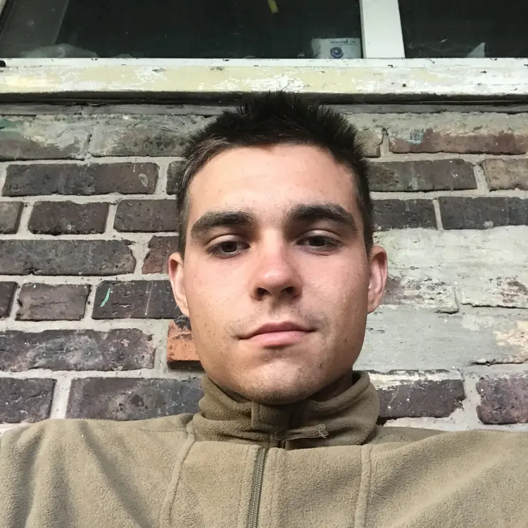 Я Егор, 24, из Славянска, ищу знакомство для регулярного секса