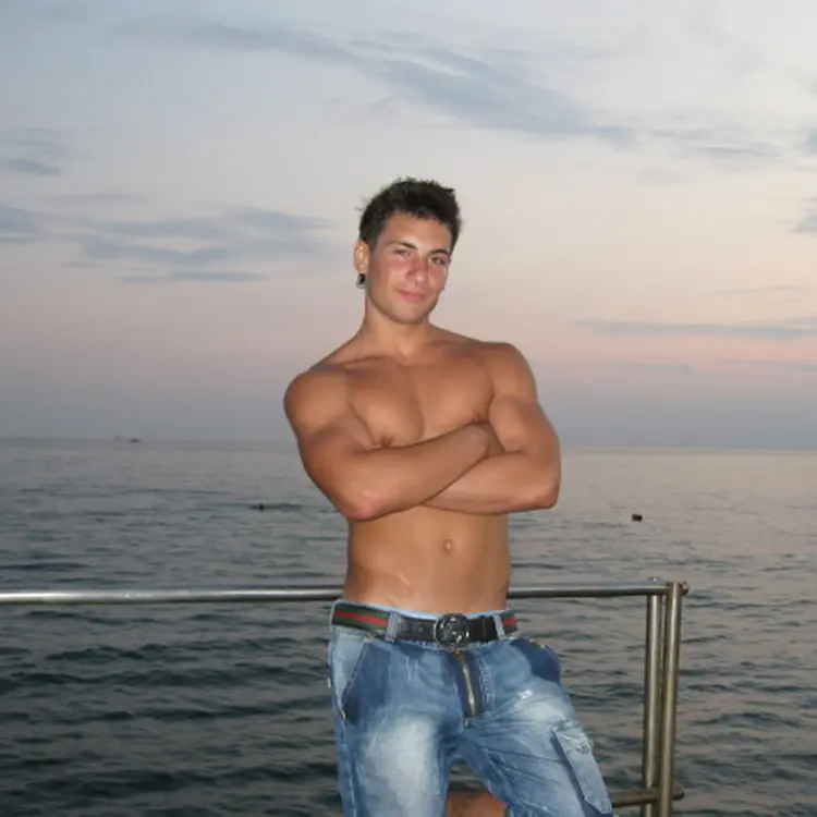 Алексей из Москвы, мне 28, познакомлюсь для секса на одну ночь
